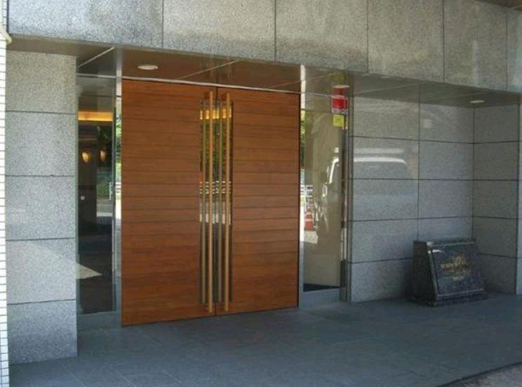 Local appearance photo. Entrance of the heavy atmosphere.