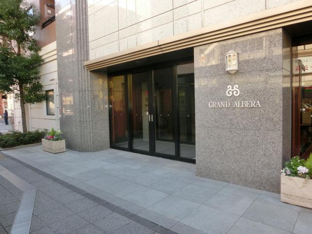 Entrance. Common areas