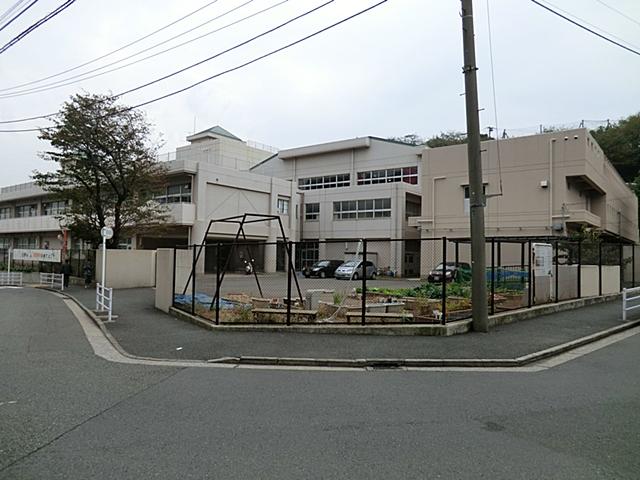 Primary school. Also safe school by 1260m elementary school within walking distance to Yokohama Municipal Tateno Elementary School