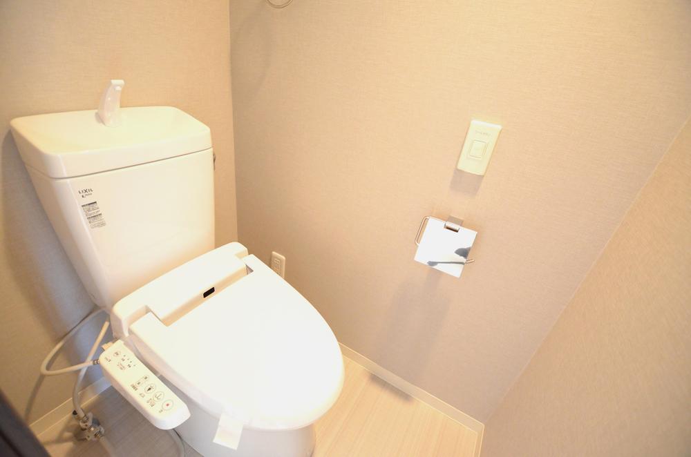 Toilet. Indoor (11 May 2013) Shooting