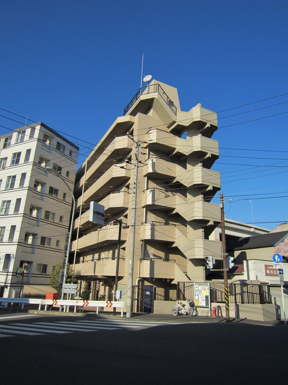 Local appearance photo. Local (10 May 2013) Shooting