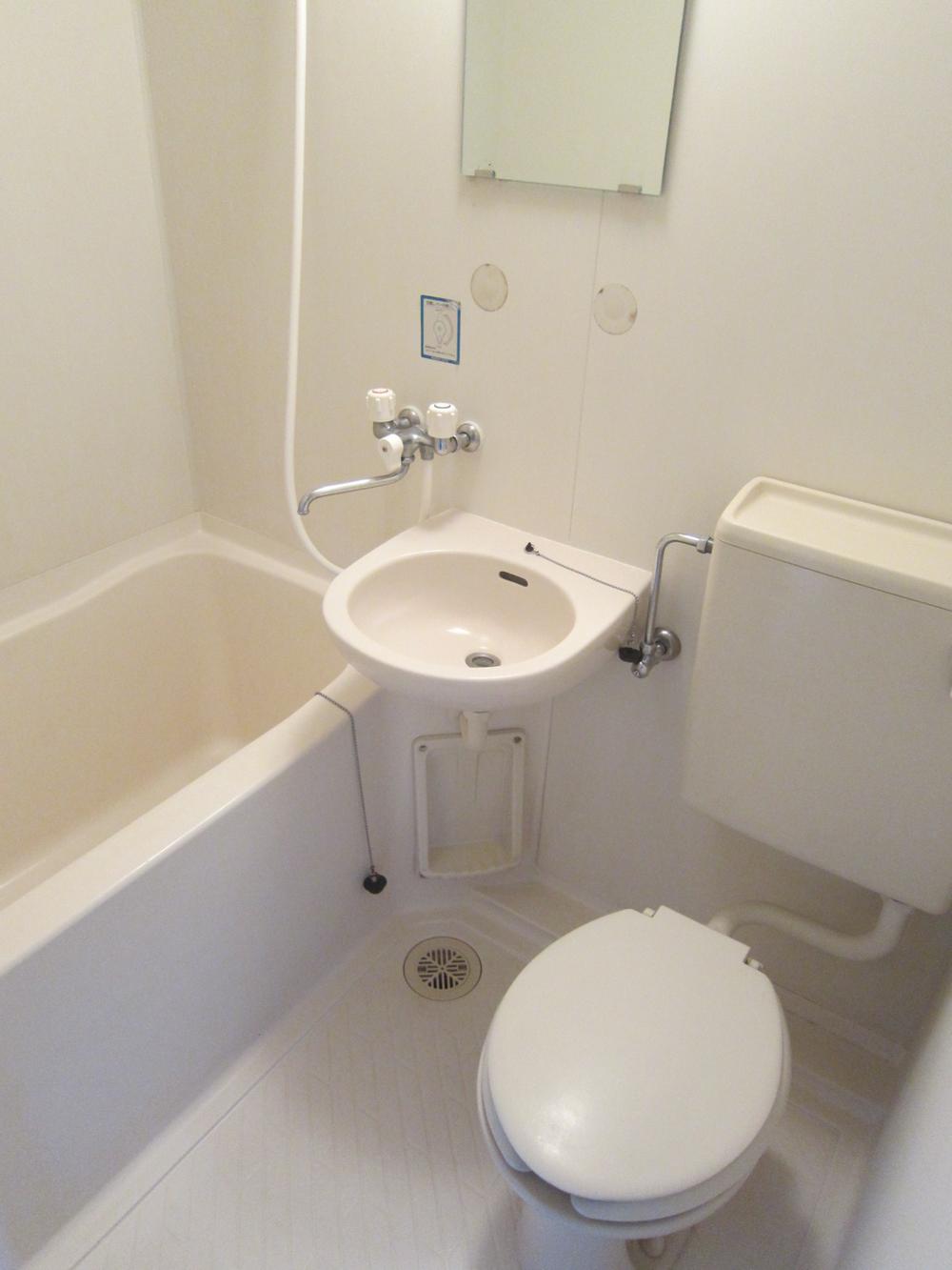 Bathroom. Indoor (11 May 2013) Shooting