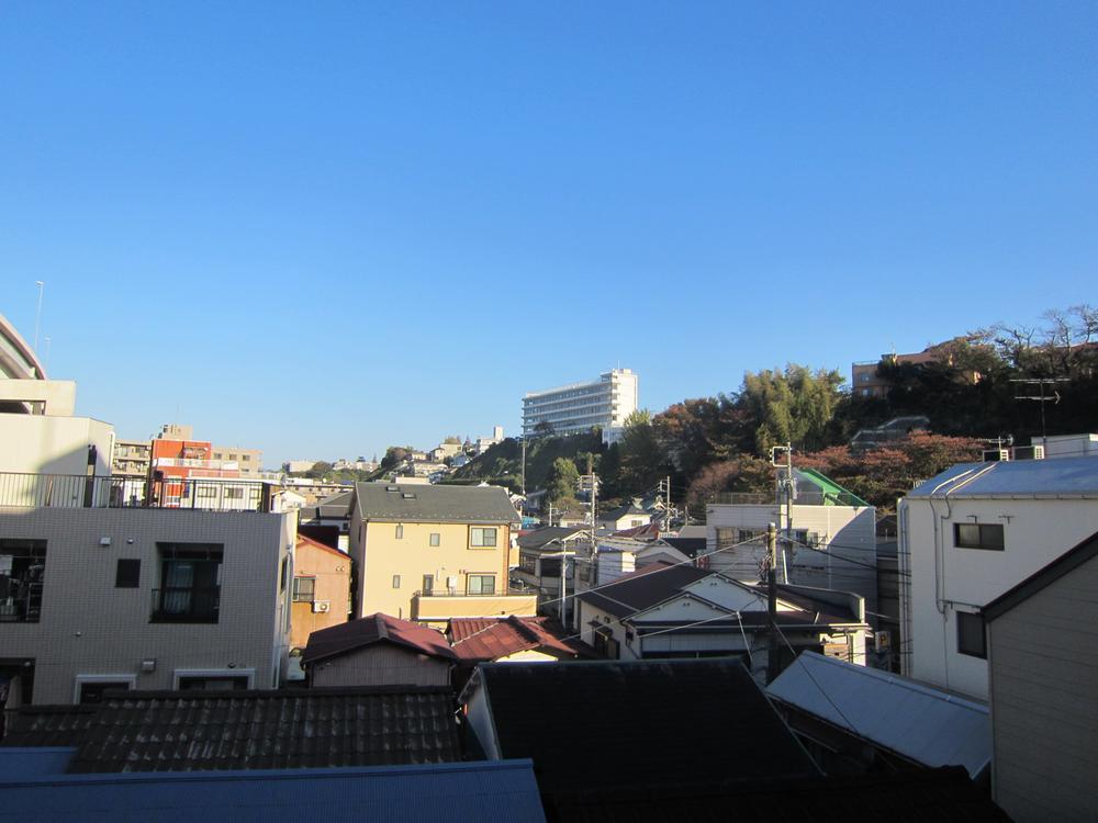 View photos from the dwelling unit. View from the site (November 2013) Shooting