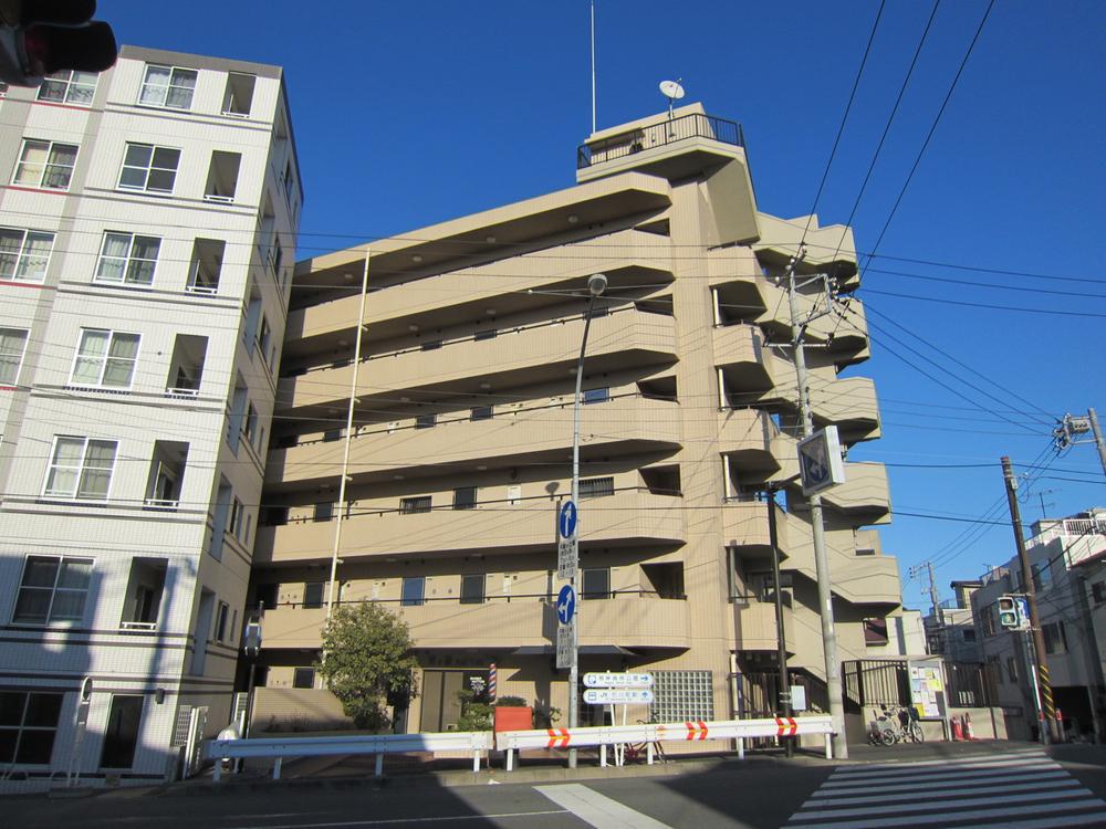 Local appearance photo. Local (10 May 2013) Shooting