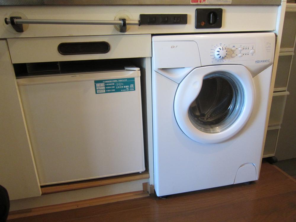 Other. Built-in type of washing machine in the kitchen