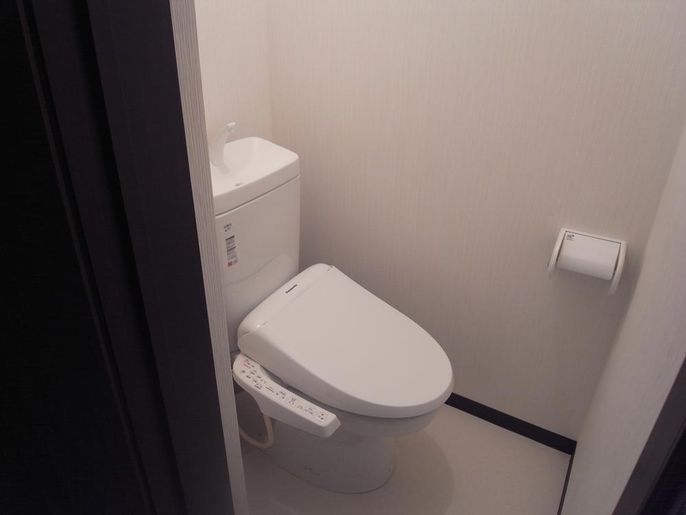 Toilet. Indoor (10 May 2013) Shooting