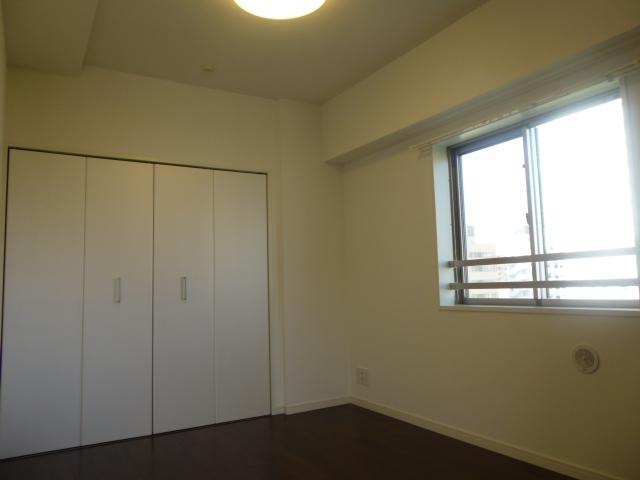 Non-living room. 5.0 Pledge of Western-style