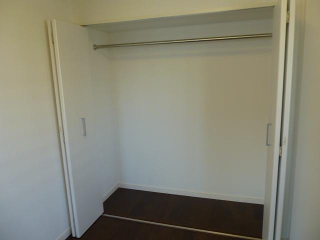 Receipt. Closet (5.0 Pledge of Western-style)