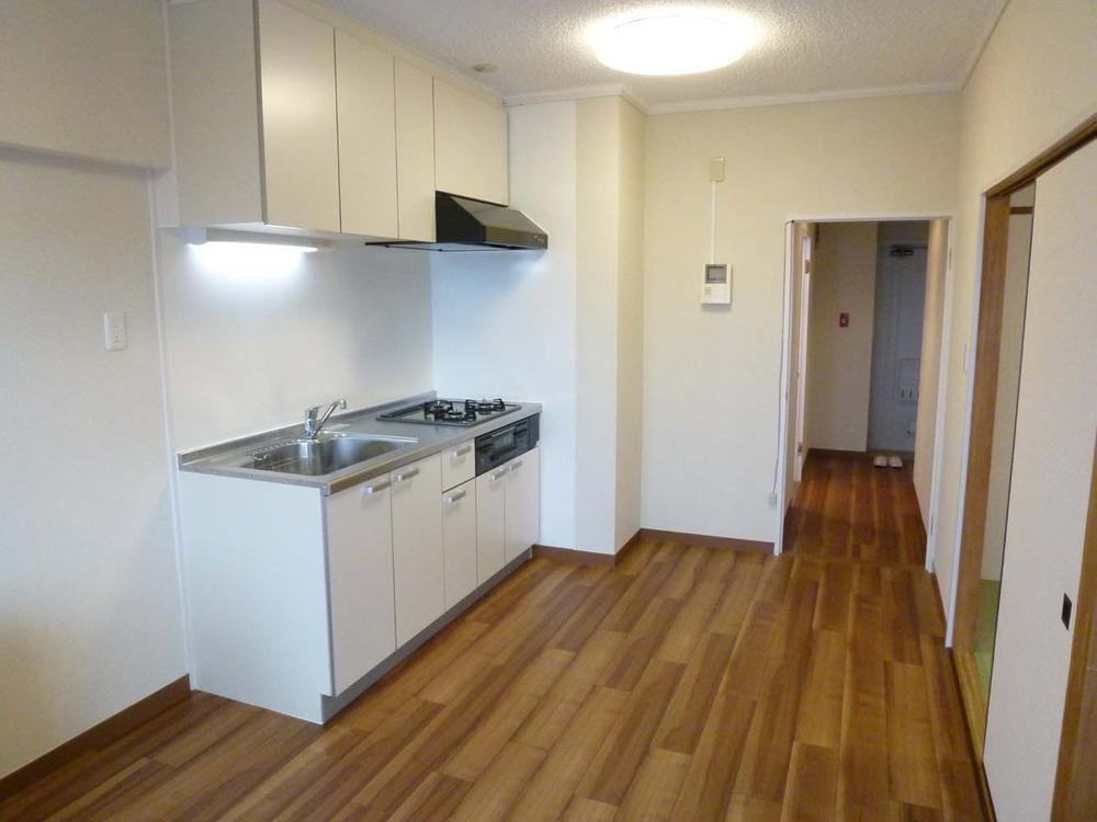 Non-living room. dining kitchen