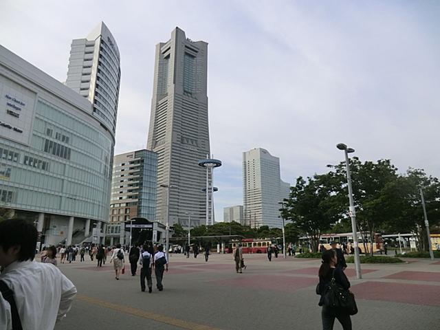 Streets around. Landmark Tower and collet Mare (1400m) Sakuragicho is a landscape in front of the station