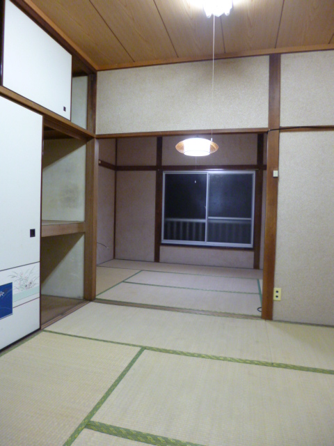 Living and room. I Japanese-style dining ・  ・  ・ Here it suits Table in