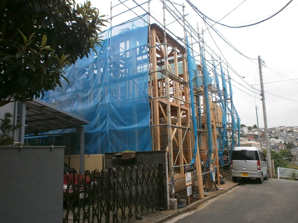 Local photos, including front road. Local under construction