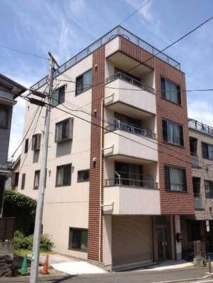 Local appearance photo.  ■ Building exterior 1  □ July 2007 Built  ■ The first floor is the garage (about 41.02 sq m) Partial