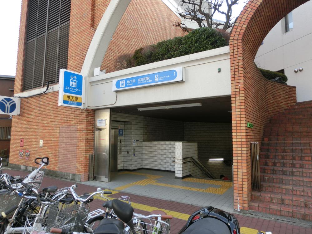 station. 10m to Takashimacho