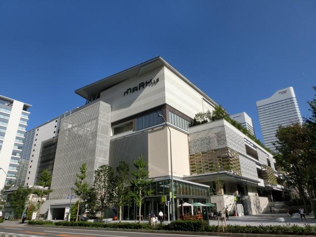 Shopping centre. MARKIS to Minato Mirai 900m