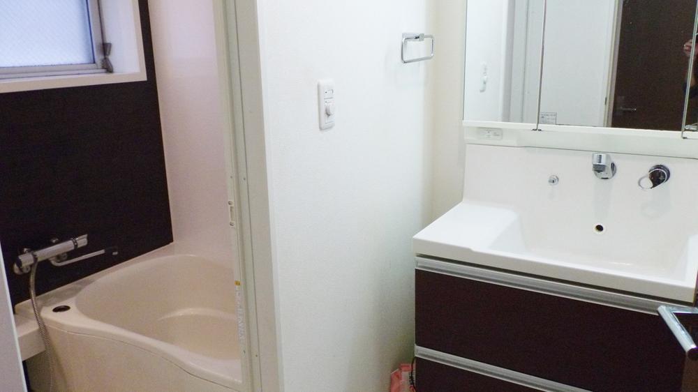 Wash basin, toilet. Wash basin ・ Bathing (November 2013) Shooting