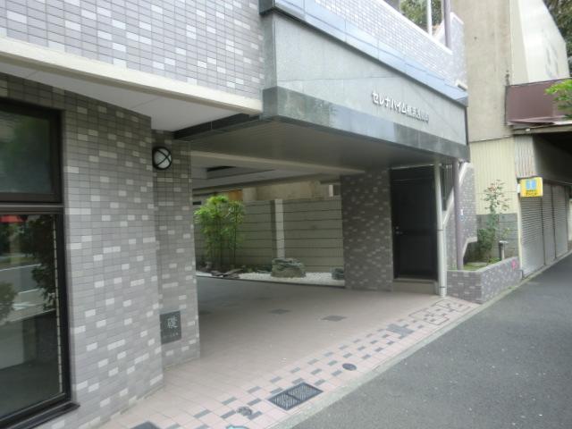 Entrance. Common areas