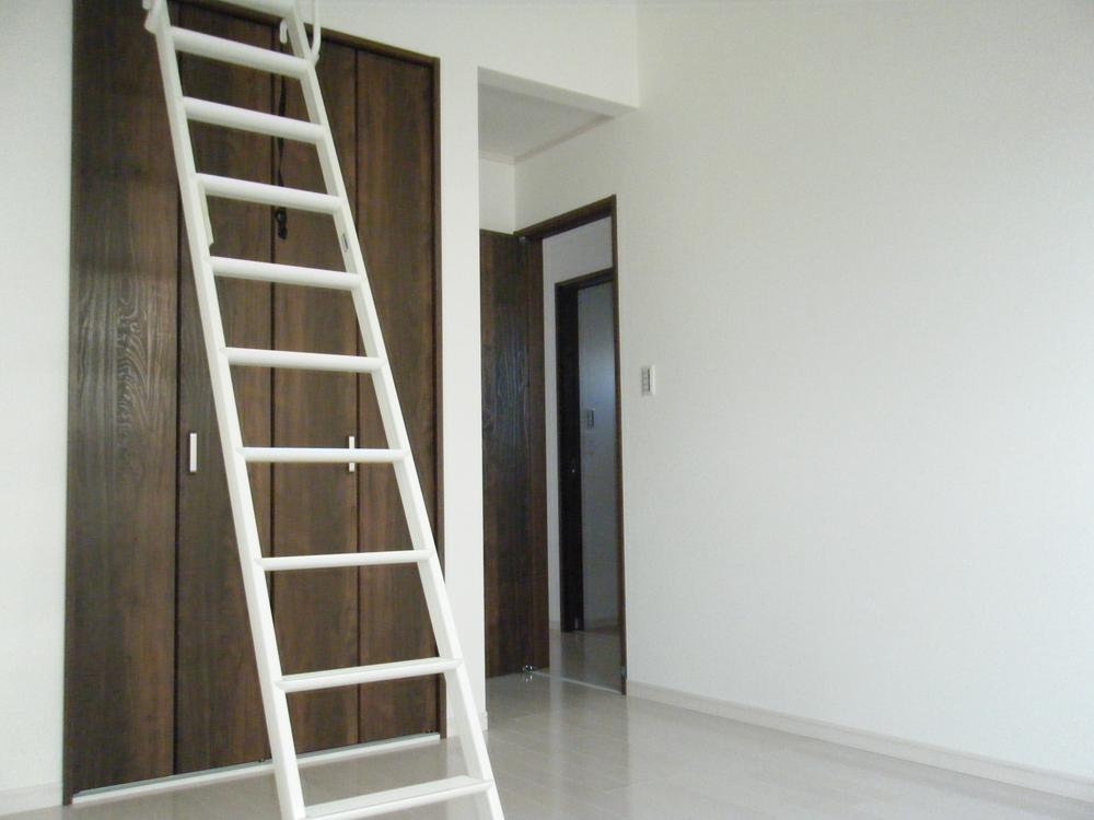 Non-living room. Also substantial fittings and equipment