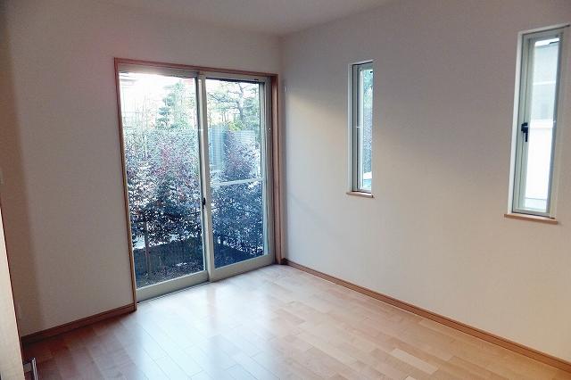 Non-living room. It is between the first floor 6 tatami. 2013 December 5 shooting