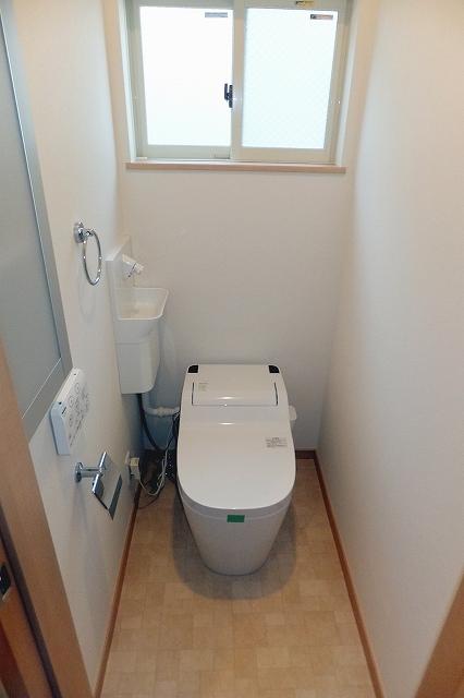 Toilet. 2013 December 5 shooting