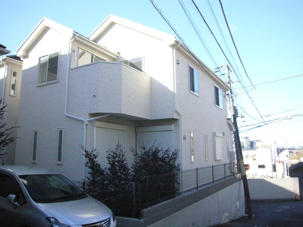 Local appearance photo. It is a local of the northeast corner lot. Because of the winter solstice near the afternoon shooting, Although shadow is taking, Sunlight enters firmly until noon around. 2013 December 24, shooting