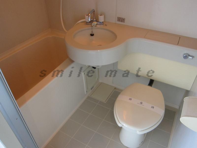 Bath. Property photo number posted on the property brokerage fees our HP if our