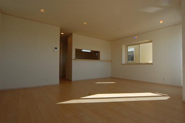 Living. Good, bright living per yang.