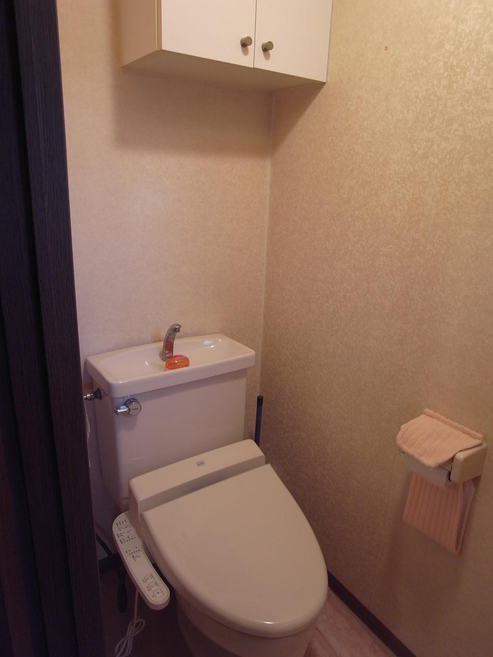 Toilet. Indoor (11 May 2013) Shooting