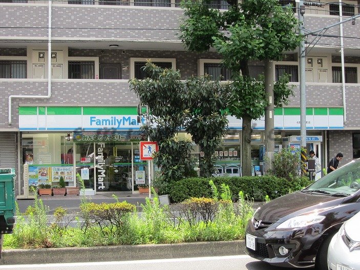 Convenience store. 250m to Family Mart (convenience store)