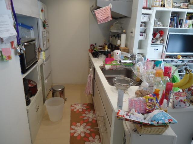 Kitchen. 2013 December shooting (furniture, etc. are not included in the sale price)