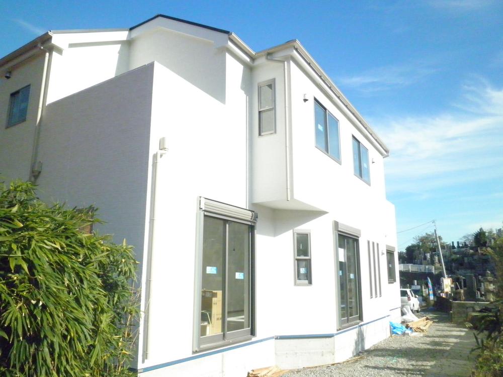 Local photos, including front road. Local (12 May 2013) Shooting