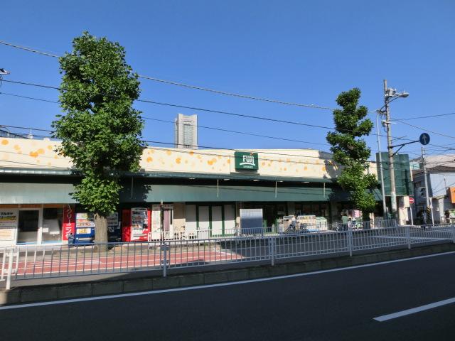 Supermarket. Fuji 626m to Ise-cho shop