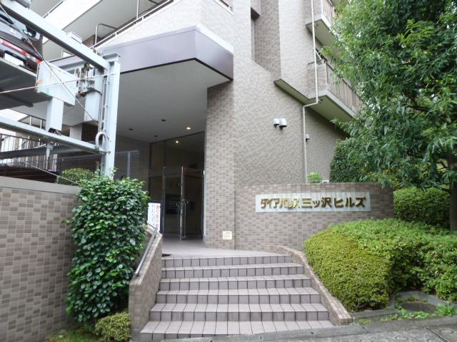 Local appearance photo. Local (10 May 2013) Shooting