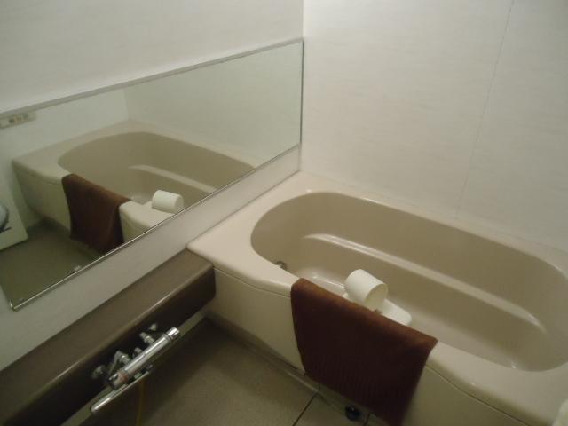 Bathroom. Local (11 May 2013) Shooting