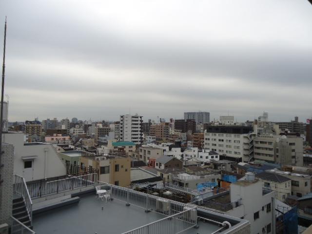 View photos from the dwelling unit. Local (11 May 2013) Shooting