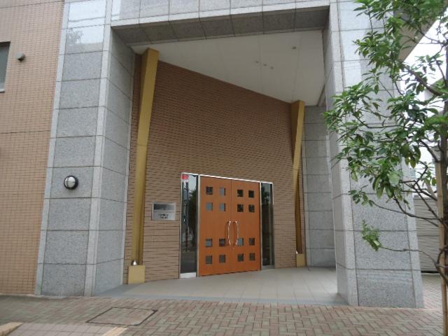 Entrance. Common areas