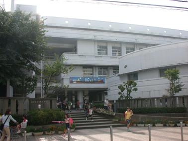 Primary school. Hon until elementary school 650m