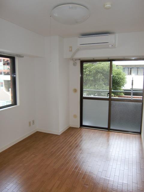 Non-living room. Western style room Carefully is your state. Indoor (11 May 2013) Shooting