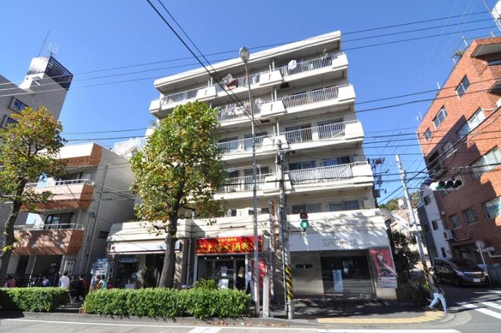 Local appearance photo. Local (11 May 2013) Shooting