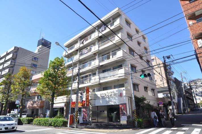 Local appearance photo. Local (11 May 2013) Shooting