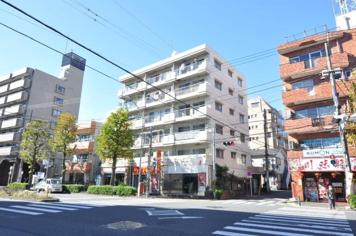 Local appearance photo. Local (11 May 2013) Shooting