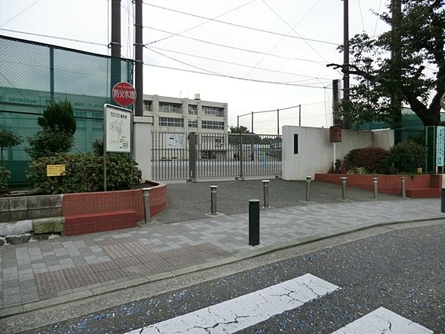 Primary school. Yokohama Municipal Tokadai 700m up to elementary school