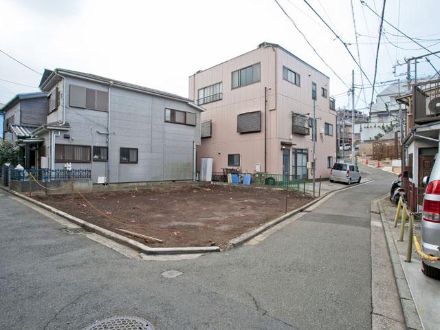 Local photos, including front road. 2013 November 28, 2008 shooting