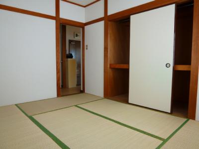 Other. 1 between the storage of Japanese-style room