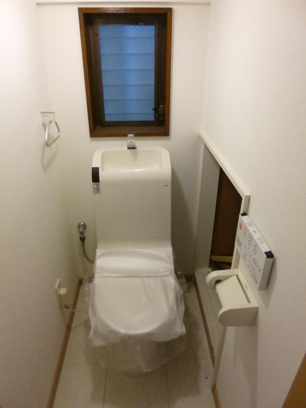 Toilet. Indoor (12 May 2013) Shooting