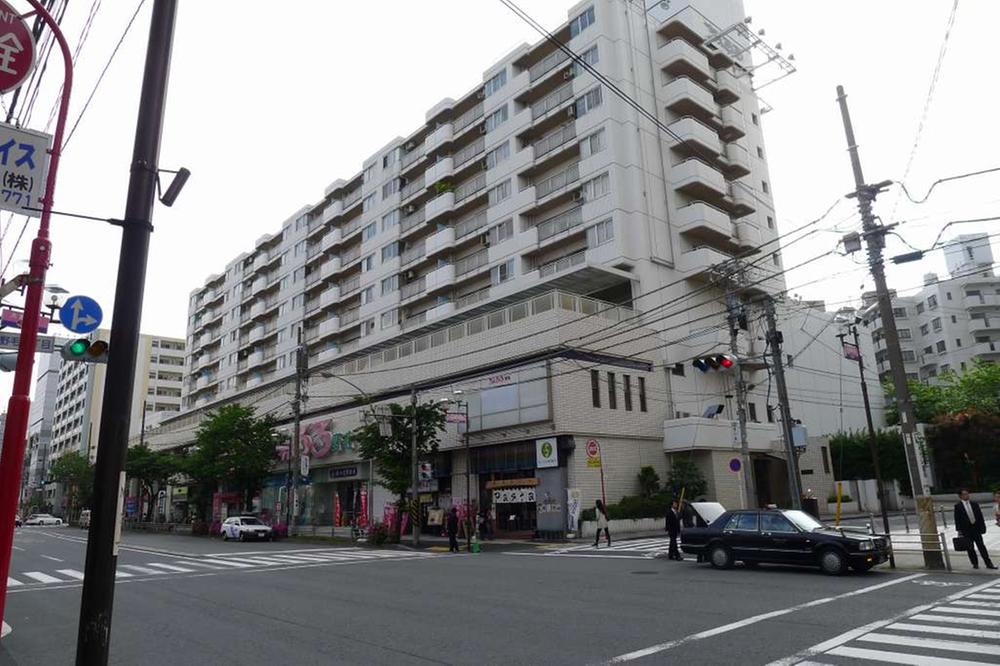 Shopping centre. Until Cheruru Noge 438m