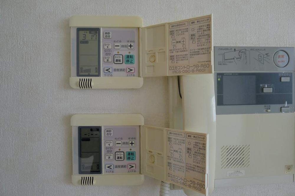 Cooling and heating ・ Air conditioning. Floor heating is living ・ Installed in a Western-style. Living is the panel is split, You can ON-OFF, if necessary.