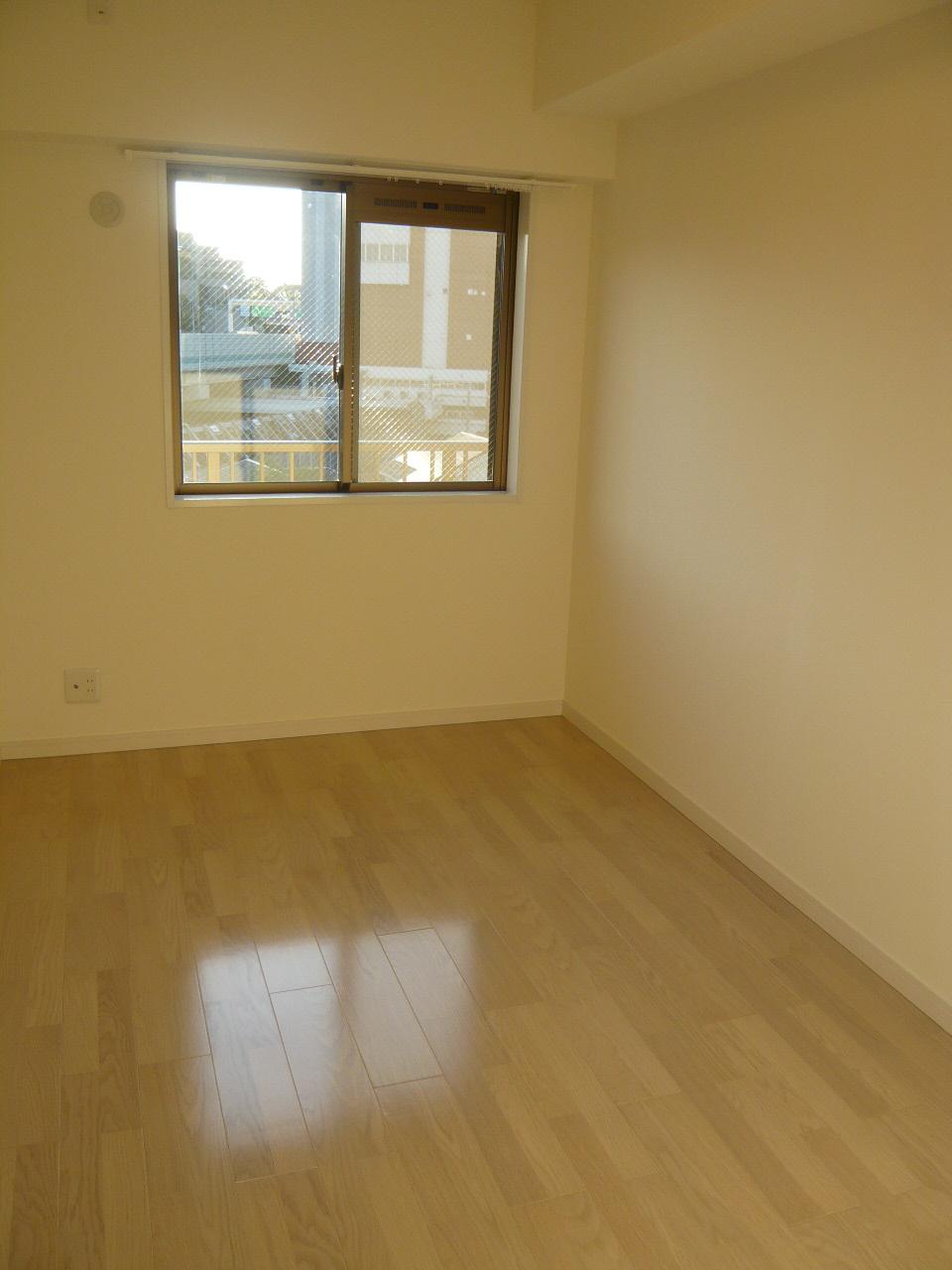 Non-living room. Indoor (October 28, 2013) Shooting