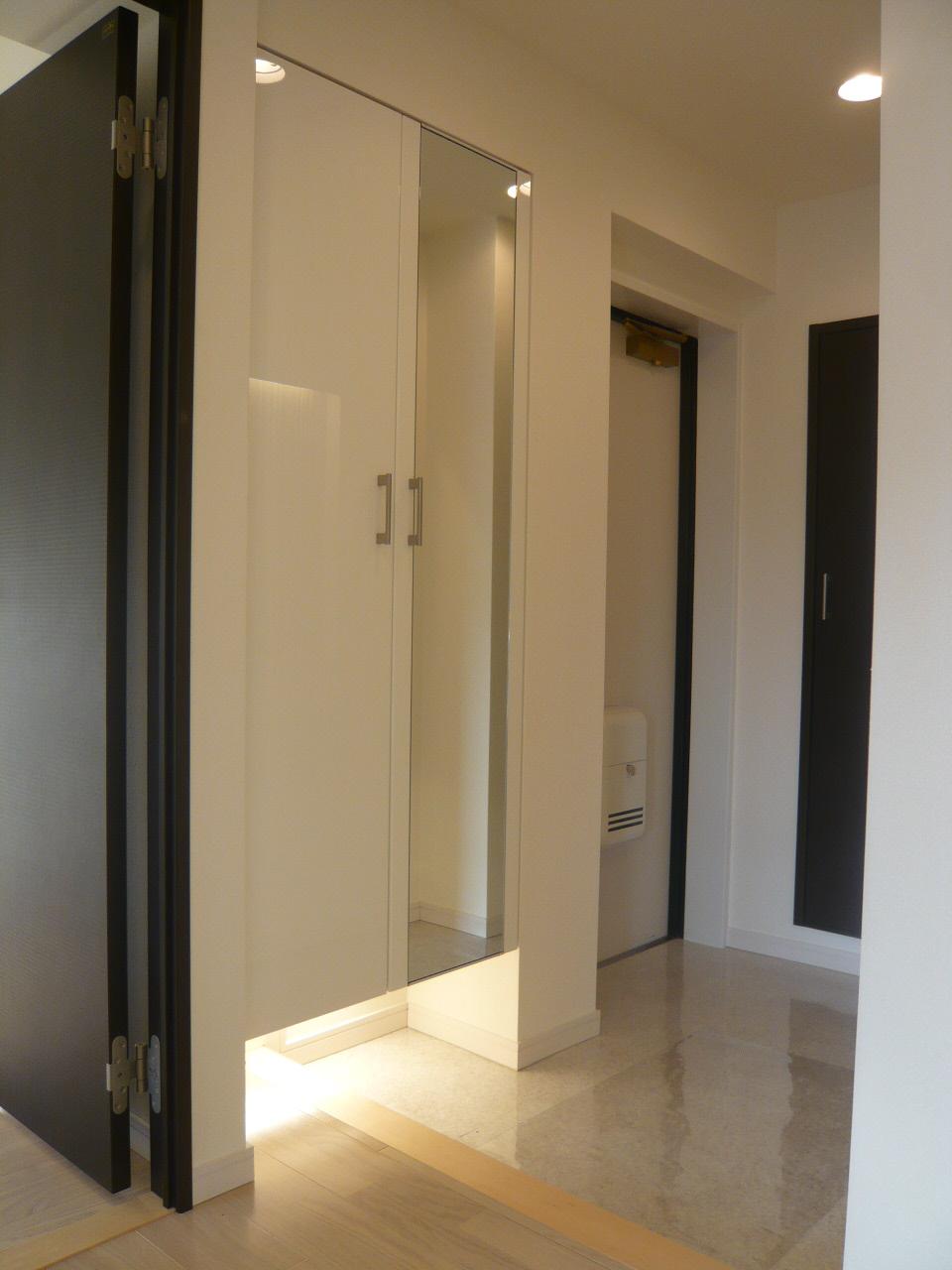 Entrance. Local (October 28, 2013) Shooting