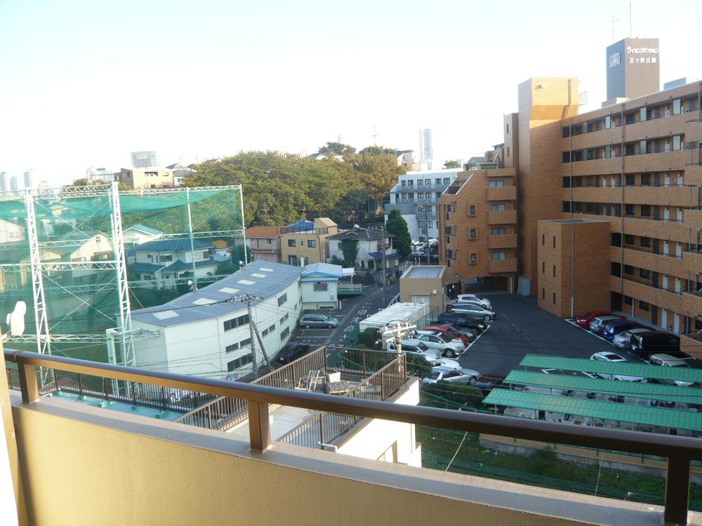 View photos from the dwelling unit. Local (October 28, 2013) Shooting